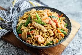 Seafood fried noodles